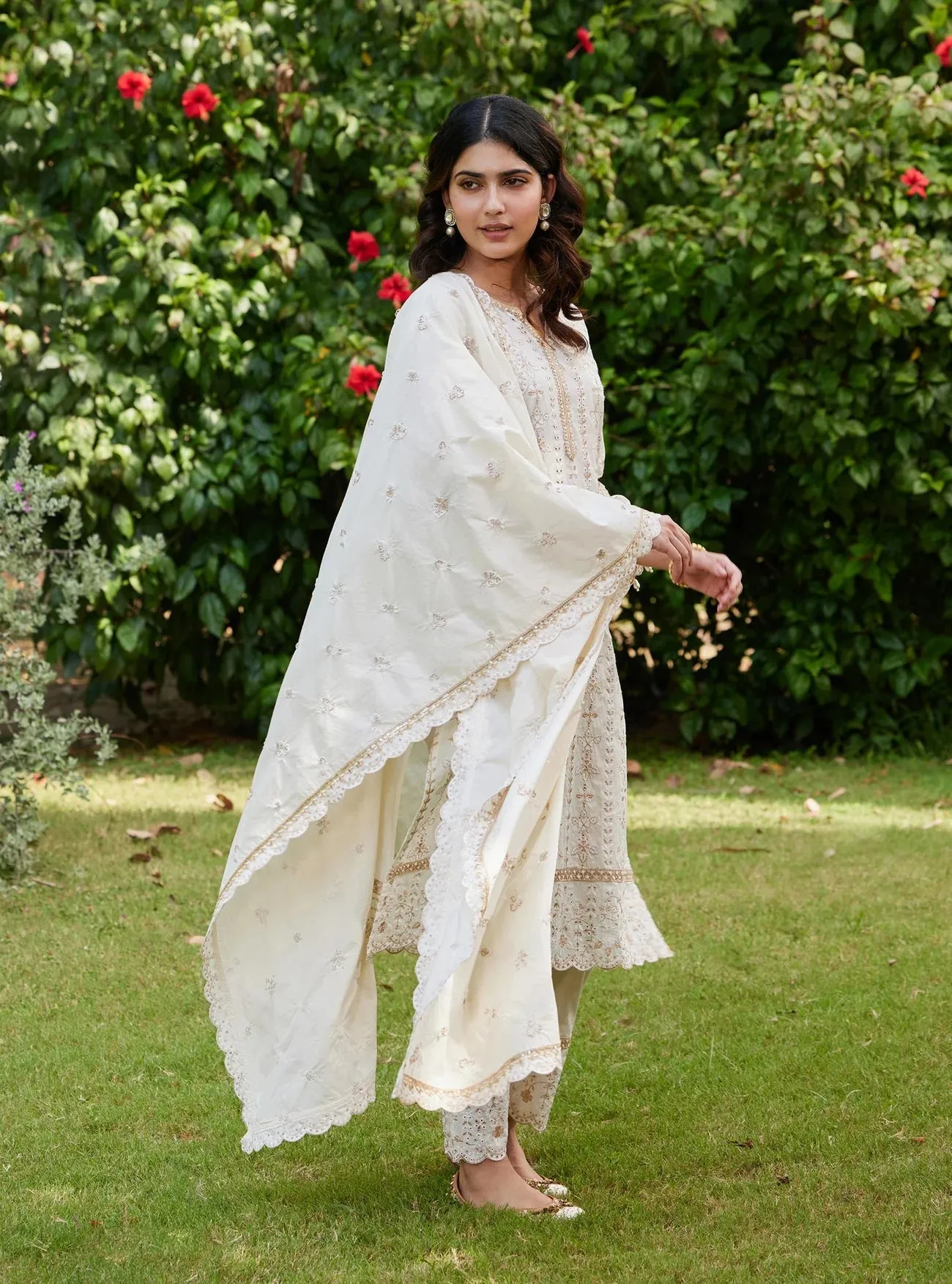 Mulmul Cotton Purvayi Off White Kurta with Off White Pant & Dupatta