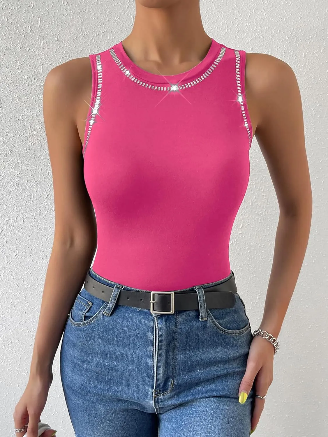 WDIRARA Women's Rhinestone Tank Top Sleeveless Summer Top Round Neck Tank Top