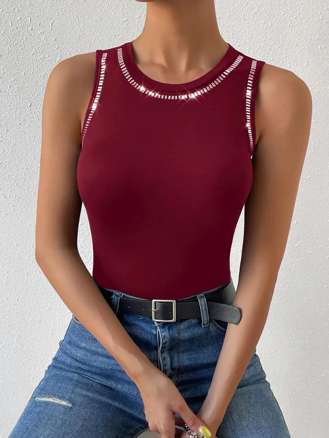 WDIRARA Women's Rhinestone Tank Top Sleeveless Summer Top Round Neck Tank Top