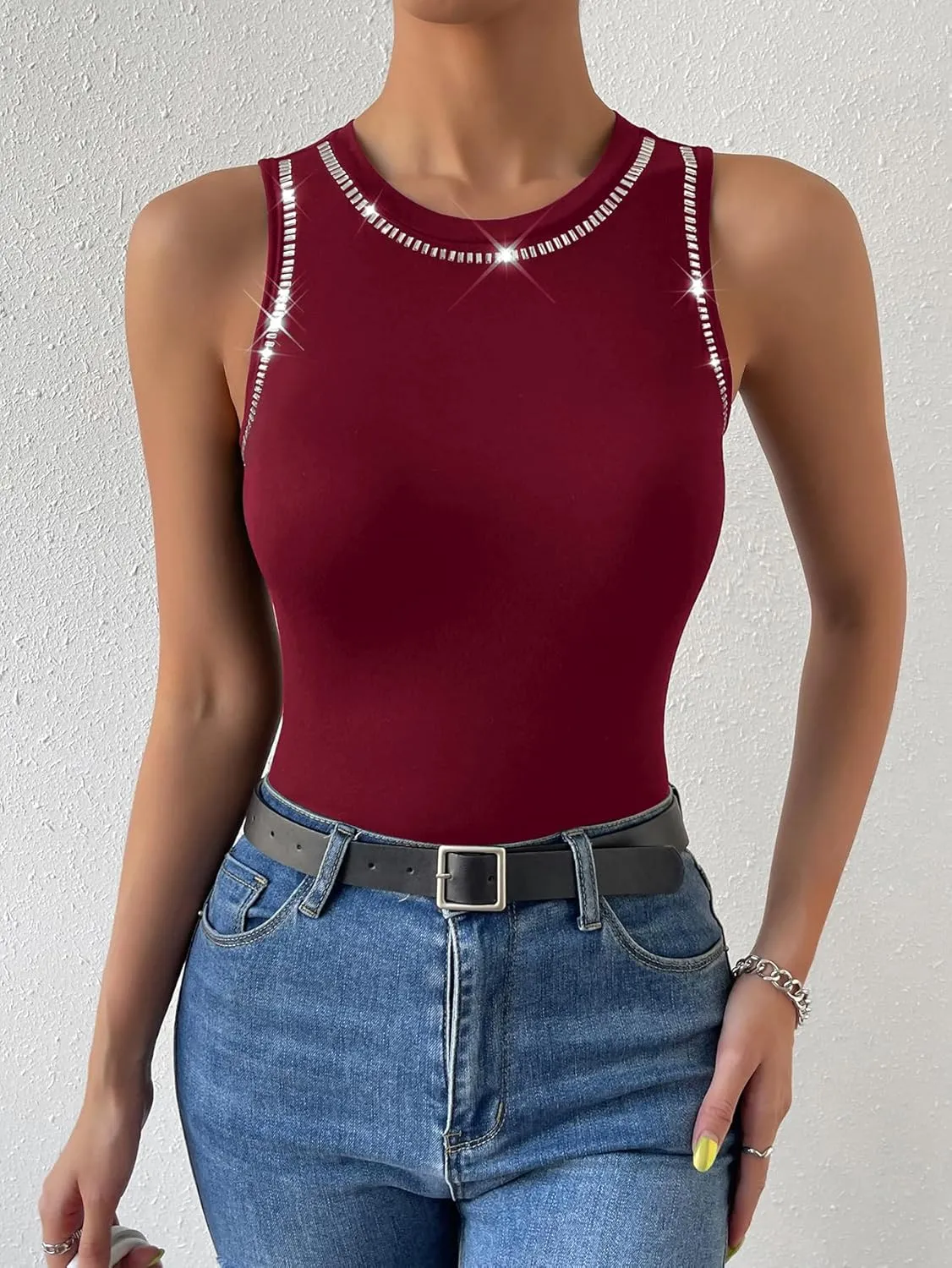 WDIRARA Women's Rhinestone Tank Top Sleeveless Summer Top Round Neck Tank Top