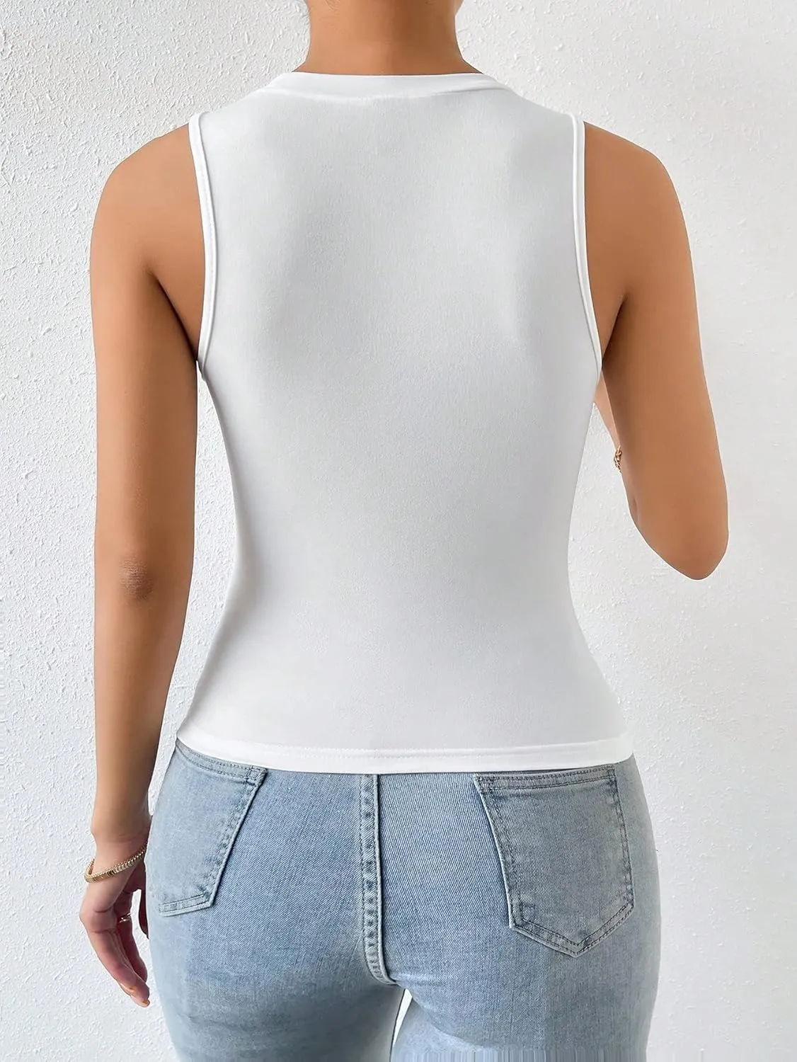 WDIRARA Women's Rhinestone Tank Top Sleeveless Summer Top Round Neck Tank Top