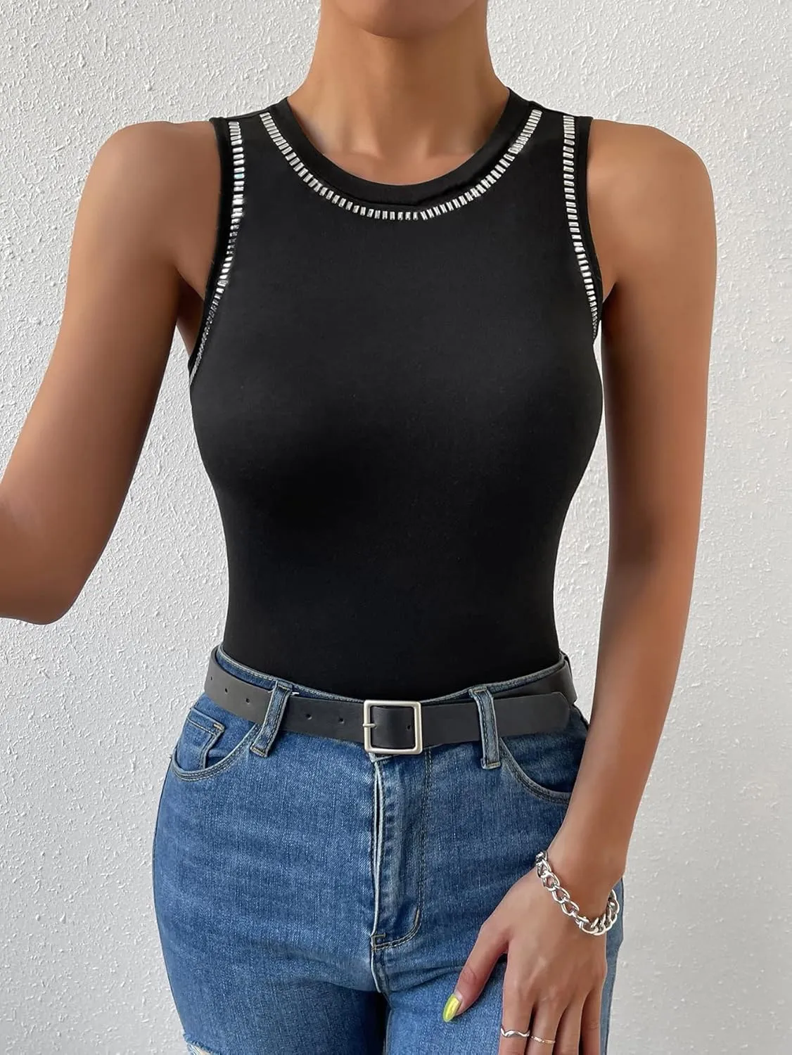 WDIRARA Women's Rhinestone Tank Top Sleeveless Summer Top Round Neck Tank Top