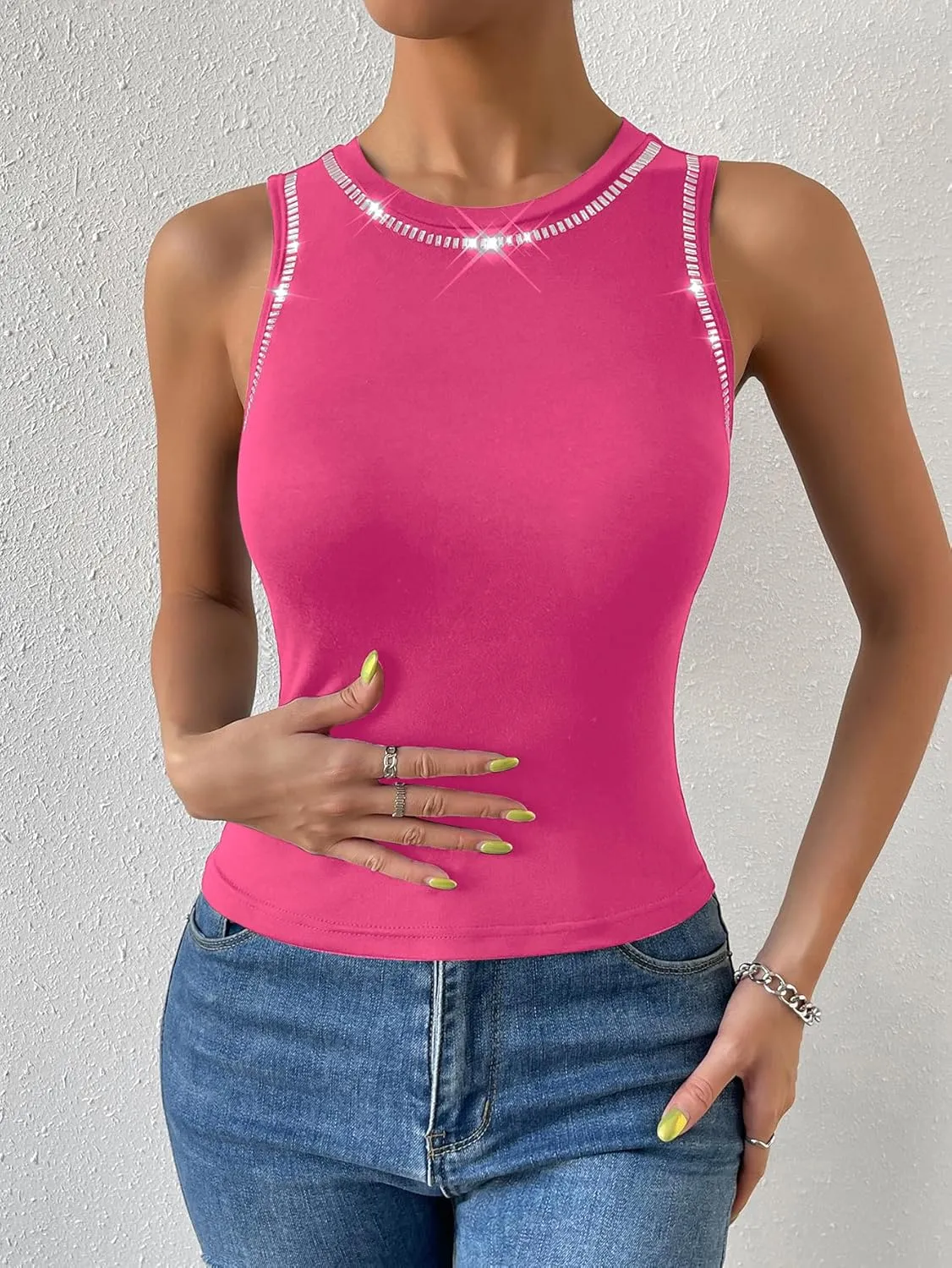 WDIRARA Women's Rhinestone Tank Top Sleeveless Summer Top Round Neck Tank Top
