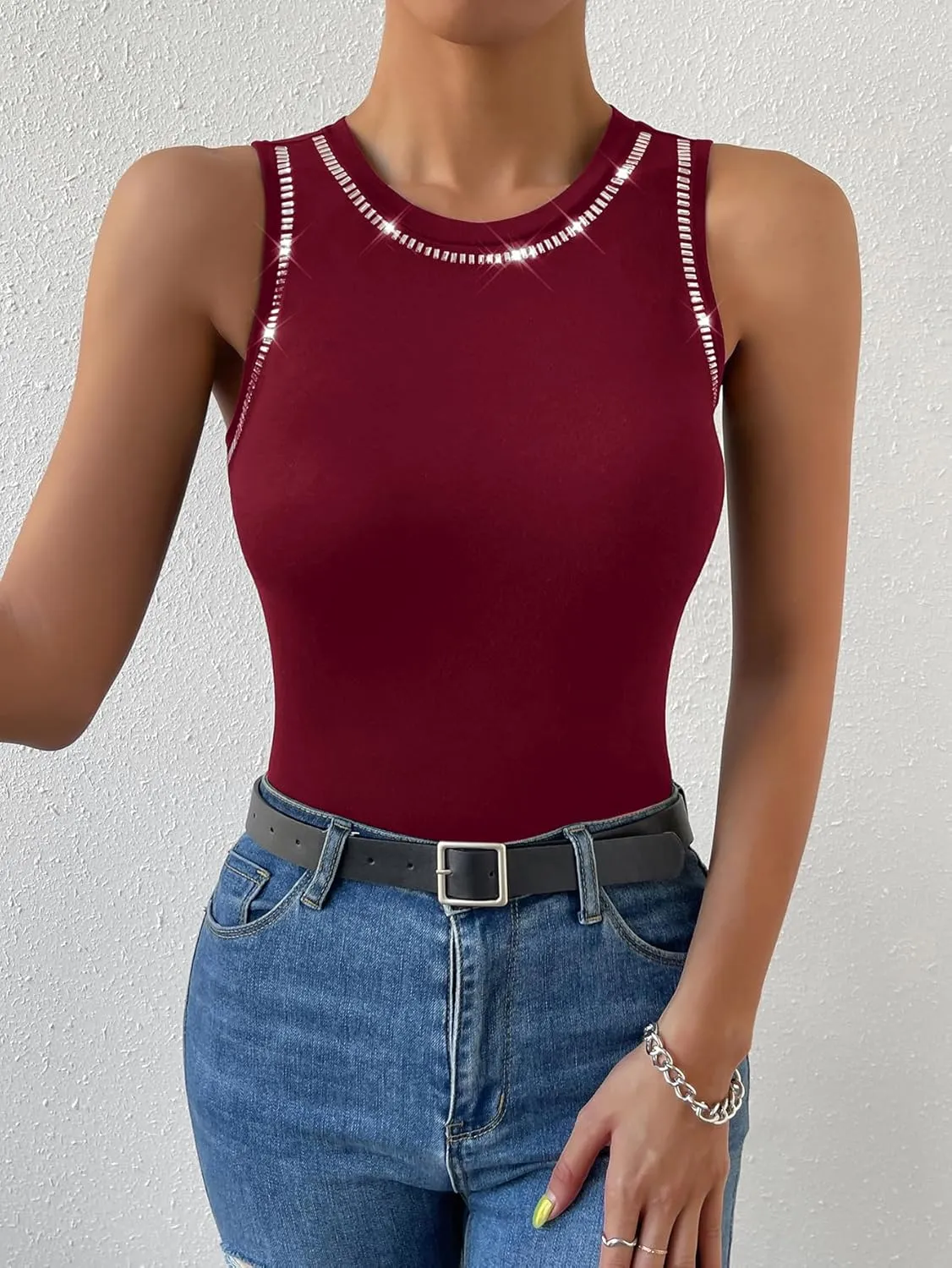 WDIRARA Women's Rhinestone Tank Top Sleeveless Summer Top Round Neck Tank Top