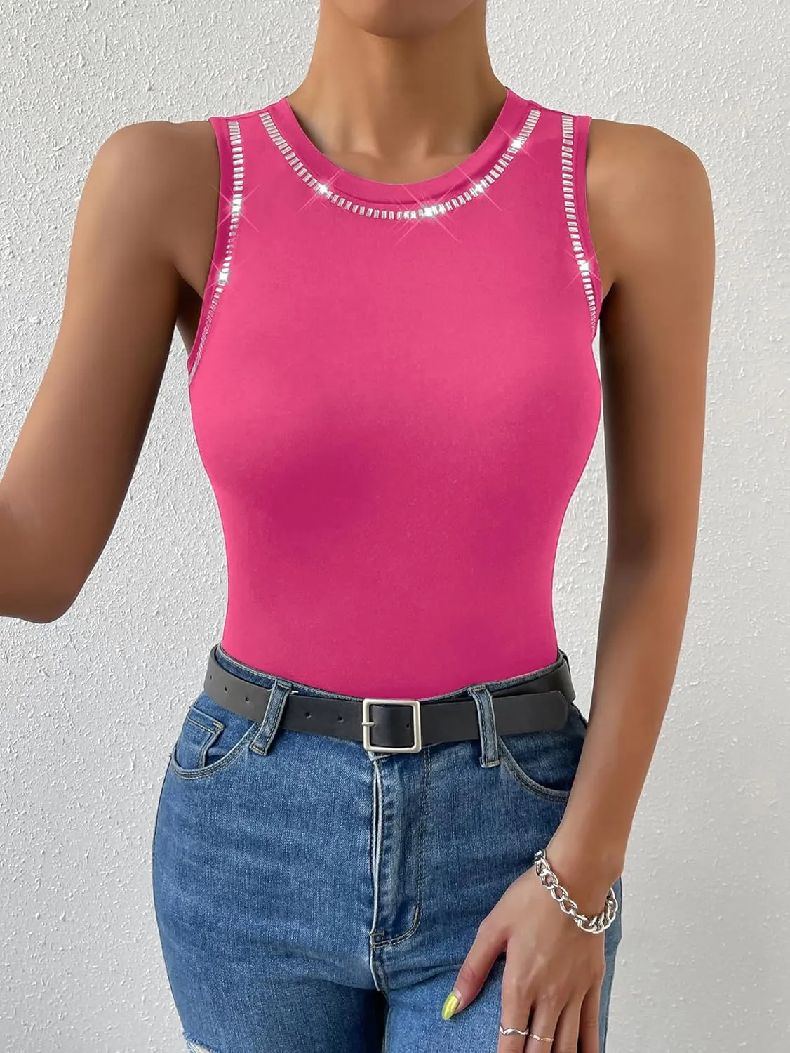 WDIRARA Women's Rhinestone Tank Top Sleeveless Summer Top Round Neck Tank Top