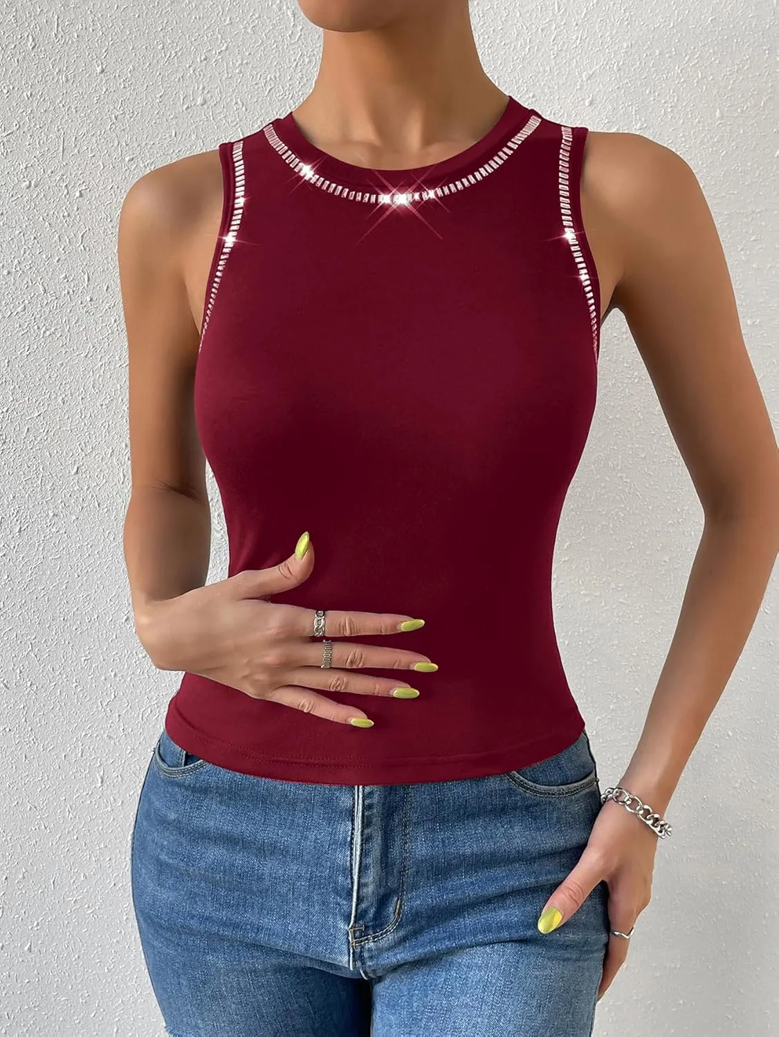 WDIRARA Women's Rhinestone Tank Top Sleeveless Summer Top Round Neck Tank Top