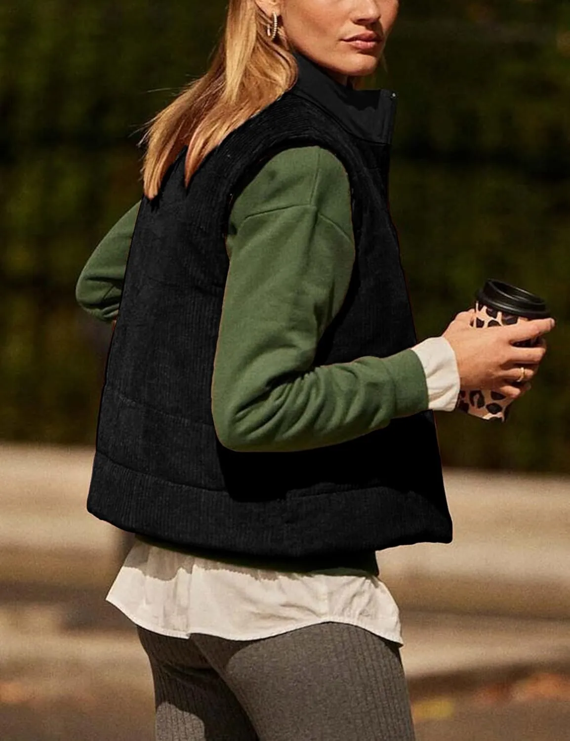 Women's Corduroy Puffer Vest Cropped Stand Collar Zip Up Color Block Vests Warm Gilet Jacket Outerwear with Pocket